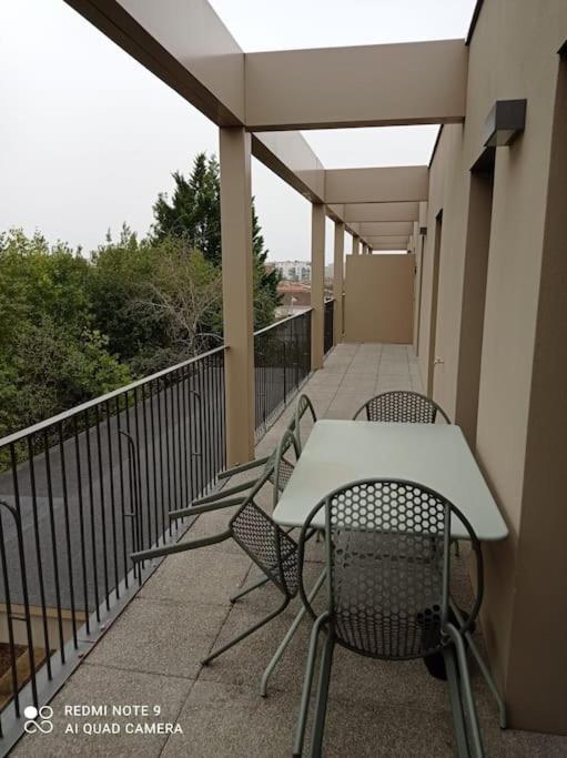 Superbe Appartement Avec Balcon Filant Cenon Εξωτερικό φωτογραφία